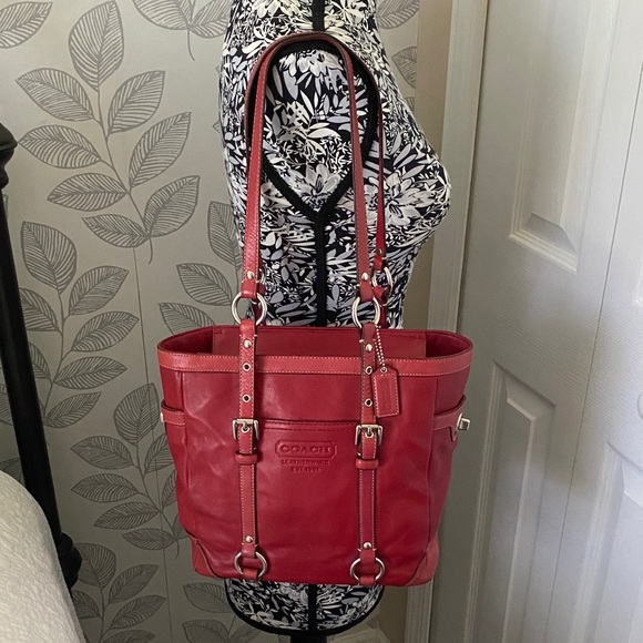 Coach Gallery red leather tote bag with silver tone hardware and hang tag Y2K - Picture 1 of 15